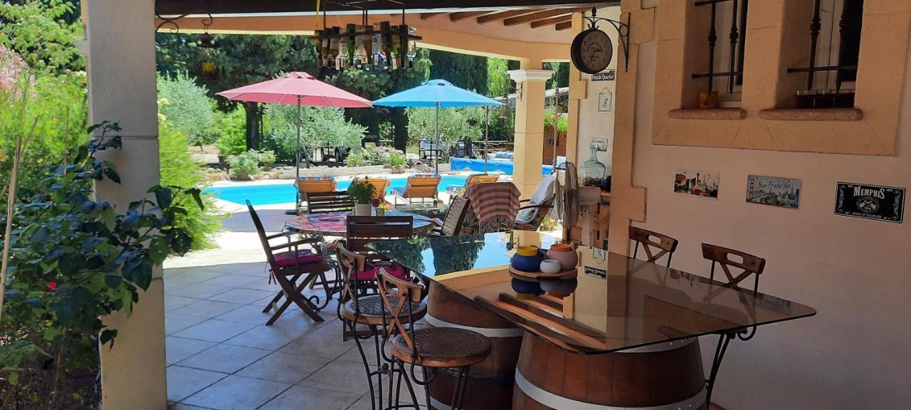 Bed and Breakfast Fenetre Sur Les Alpilles Saint-Martin-de-Crau Zewnętrze zdjęcie